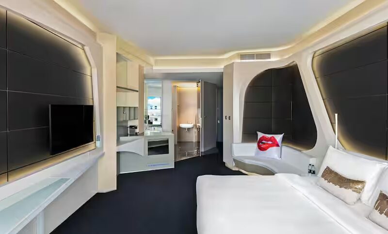 King Dulux room V Hotel Curio -Habtoor city(Dubai)